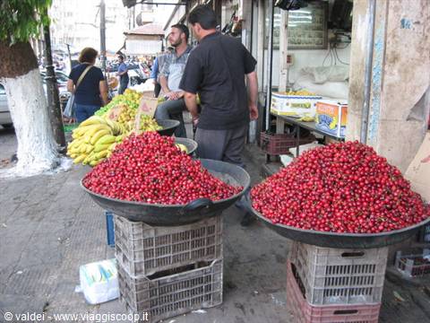 Aleppo: Souq the fruit market