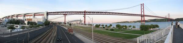 Lisbon : The 25th of April bridge