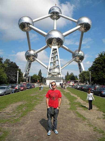 At the Atomium, on a beautiful sunny day