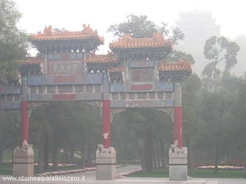 Another entrance to Jingshan Qiaijie park