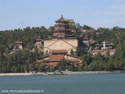 The whole thing seen from the central islet