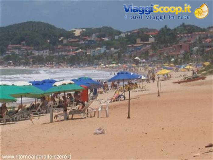 The center of Ponta Negra: umbrellas and sand
