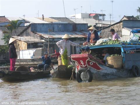 Market operator in the mekong