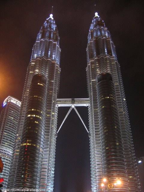 Kuala Lumpur - Petronas at night