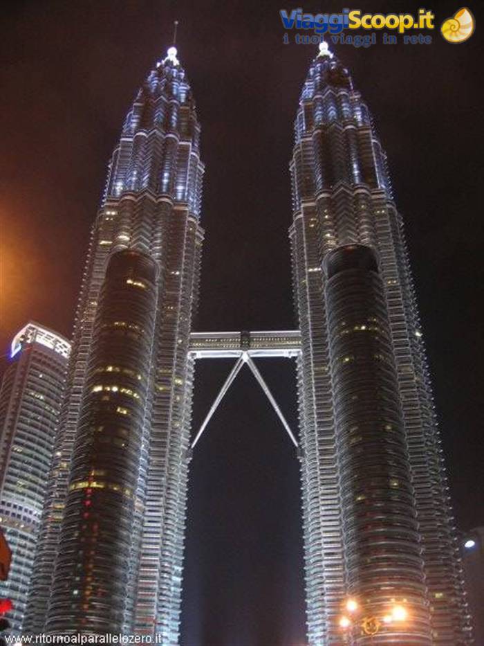 Kuala Lumpur - Petronas at night
