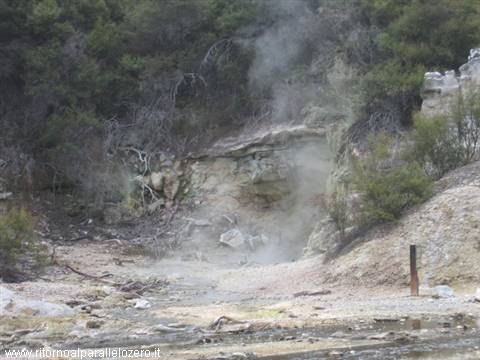 Inside the Wai-o-tapu park