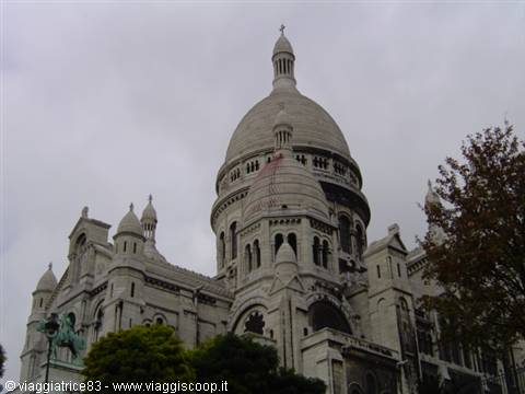 The white dome of Sacré-Cœur in Montmartre under a grey sky