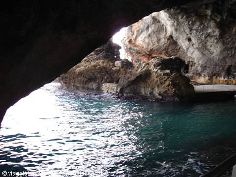 entrance to the Grotte del Bue Marino