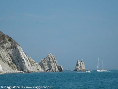 Rock of the two sisters