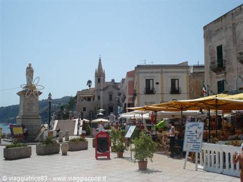 LITTLE SQUARE OF LIPARI