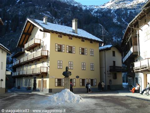 Gressoney Saint Jean Piazza Umberto I