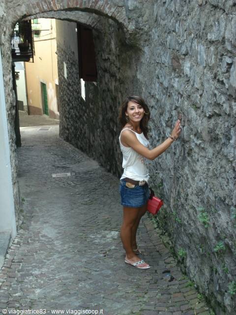 the narrow streets of MonteIsola