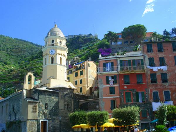 Splendid panorama of Vernazza