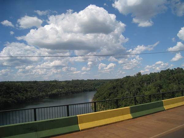 The bridge that divides Brazil and Argentina