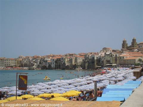 Hundreds and hundreds of umbrellas at Cefalù --- I prefer the undeveloped beaches in my opinion!