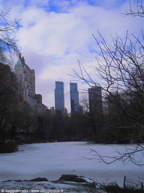 in the background the tall towers of the Time Warner Center 