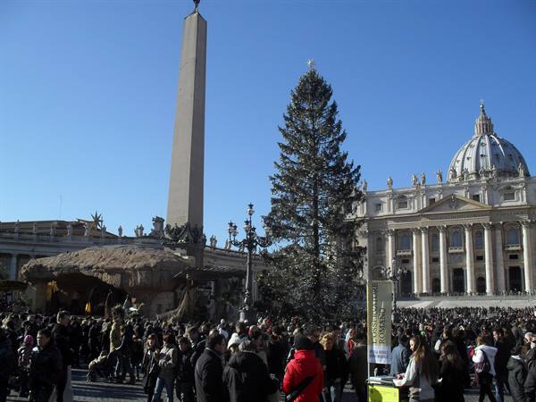 St. Peter's Square with obelisk, Christmas tree and crowds under blue sky