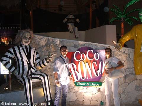 Two tourists beside the Beetlejuice statue at Coco Bongo entrance