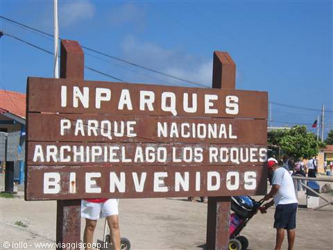 Wooden painted sign welcomes visitors to Parque Nacional Archipiélago Los Roques