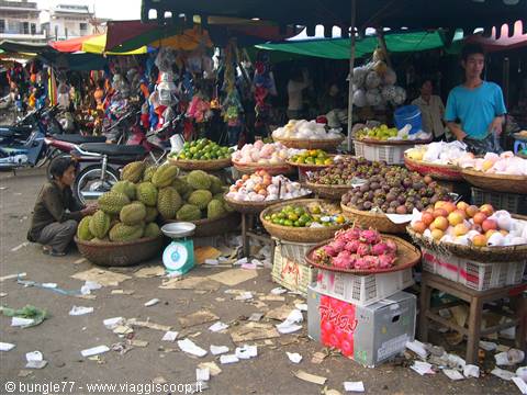 14 - Kratie - Fruit market