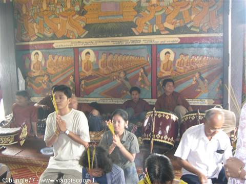 15 - PP - Wat Phnom - Little band