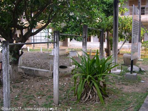 15 - PP - Tuol Sleng - Tools