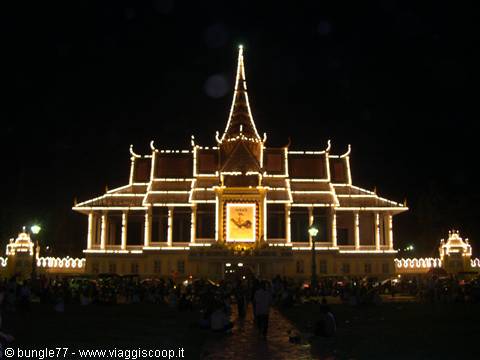 16 - PP - Royal Palace by night