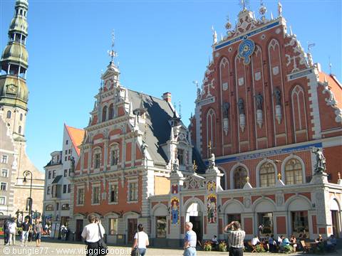 Tourists in front of the House of the Blackheads and St Peter's church, Riga