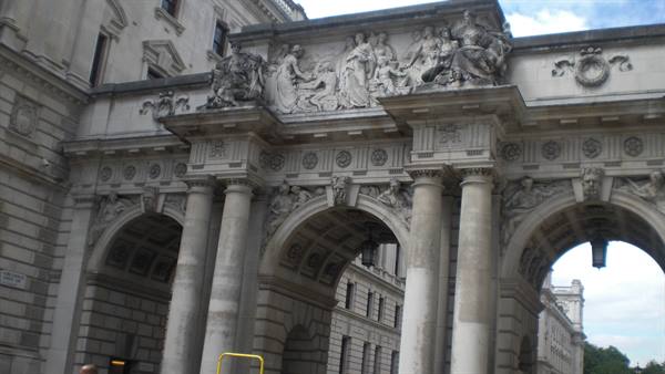 Admiralty Arch in London, carved stone arches with marble sculptures