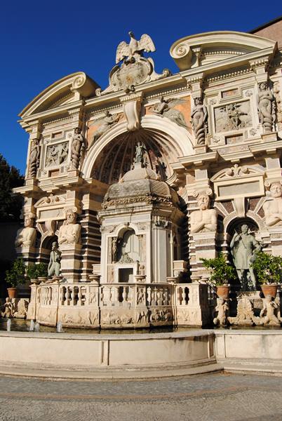 Fountain of the Organ at Villa d'Este, Tivoli, marble statues under blue sky