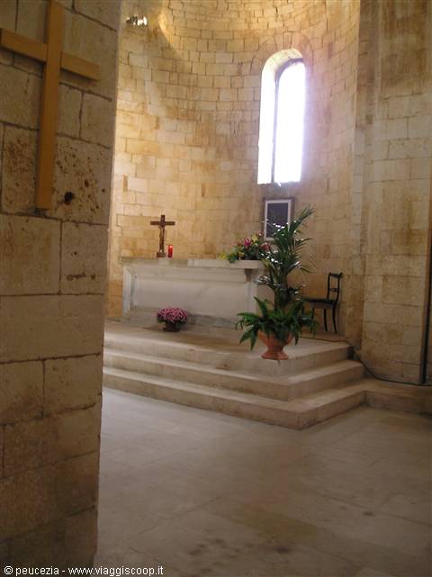Cuti: church interior