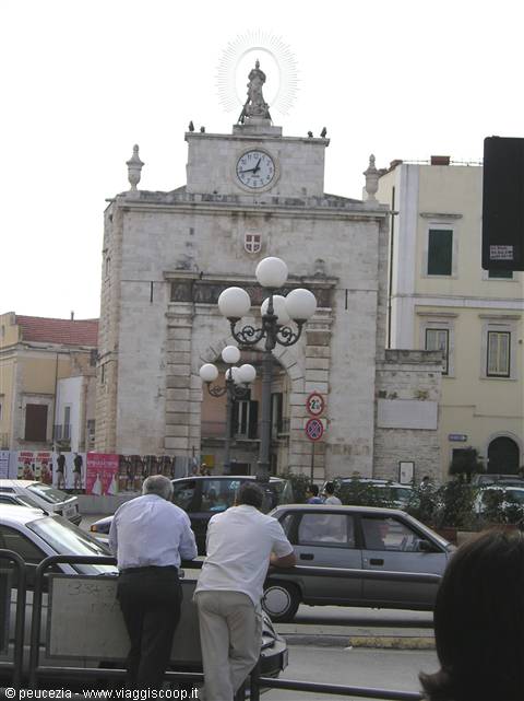 entrance to the old part of Bitonto