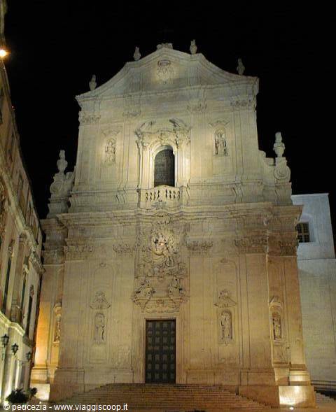 the front of the basilica of san Martino