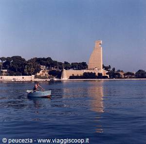 Small rowing boat in front of the Sailor's Monument in Brindisi