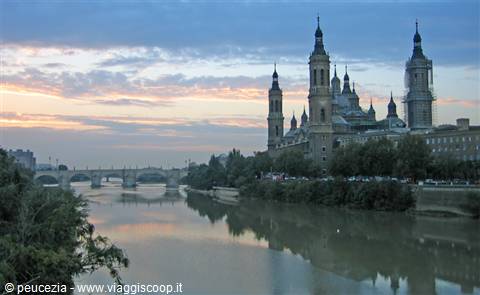 Basilica of Pilar and stone bridge over the Ebro river, Zaragoza