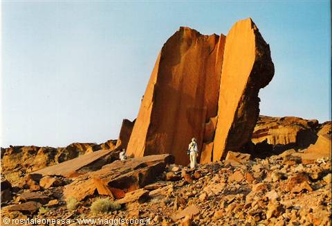 NAMIBIA-Twyfelfontein-sandstone monolith