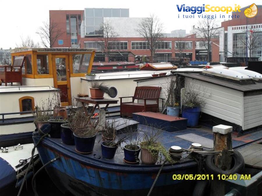 houseboat