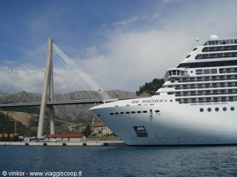 Dubrovnik: new bridge and cruise ship