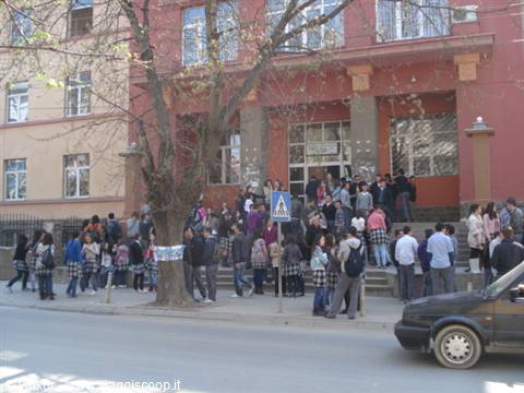 Prishtina: high school students (girls with skirt and trousers)