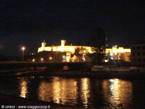 Skopje: night view of the castle and the waters of the Vardar river