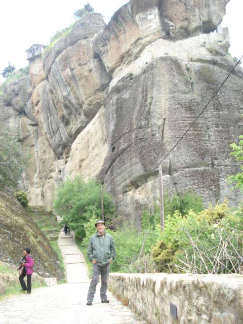 Kalambaka: yours truly on the path to the Meteora