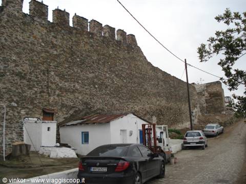 Thessaloniki: the ancient walls in the old town