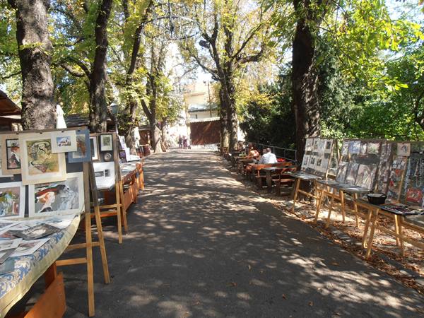 Strossmontmartre, street of the painters on the hill