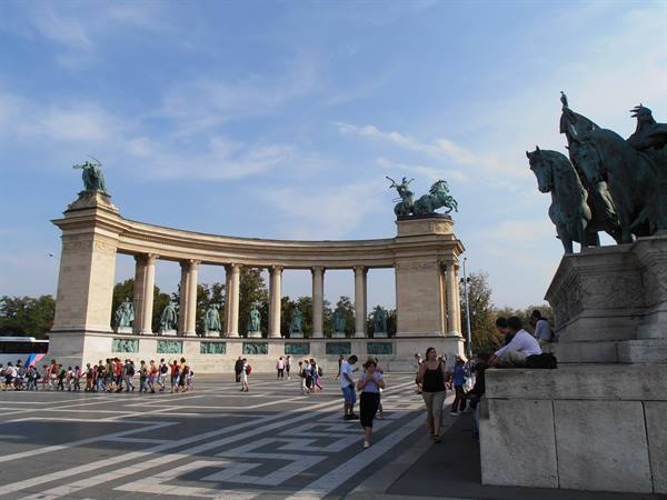 other details of the great heroes' square