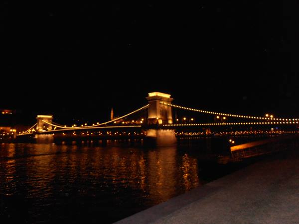 night view of the Chain Bridge