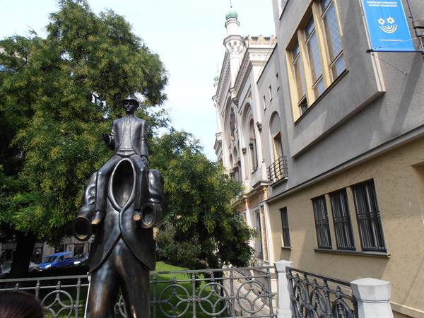 the statue dedicated to Franz Kafka