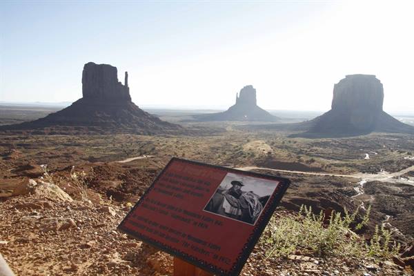 Monument Valley: interpretive metal sign in front of sandstone buttes