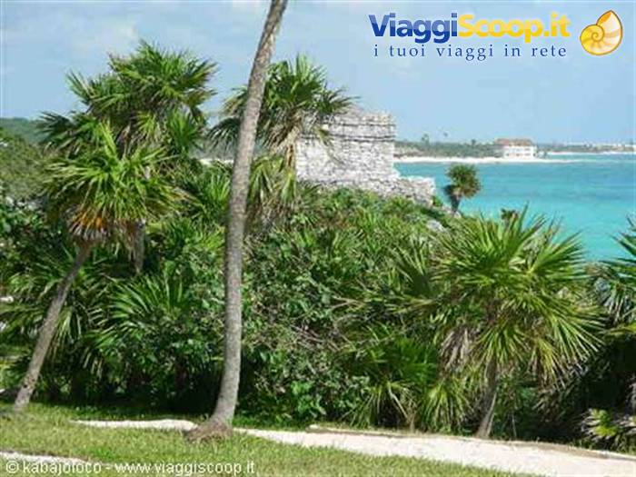 Tulum: the only site by the sea....