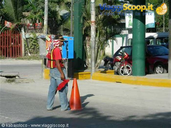 the human traffic light in Santa Elena (Guatemala)