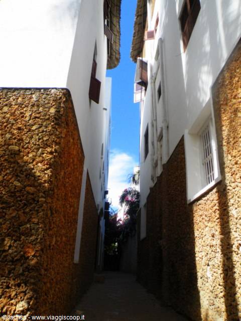 alley in Shela